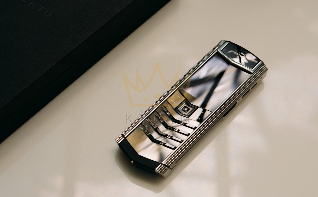 Vertu vỡ nợ, điện thoại siêu sang lâm vào bế tắc