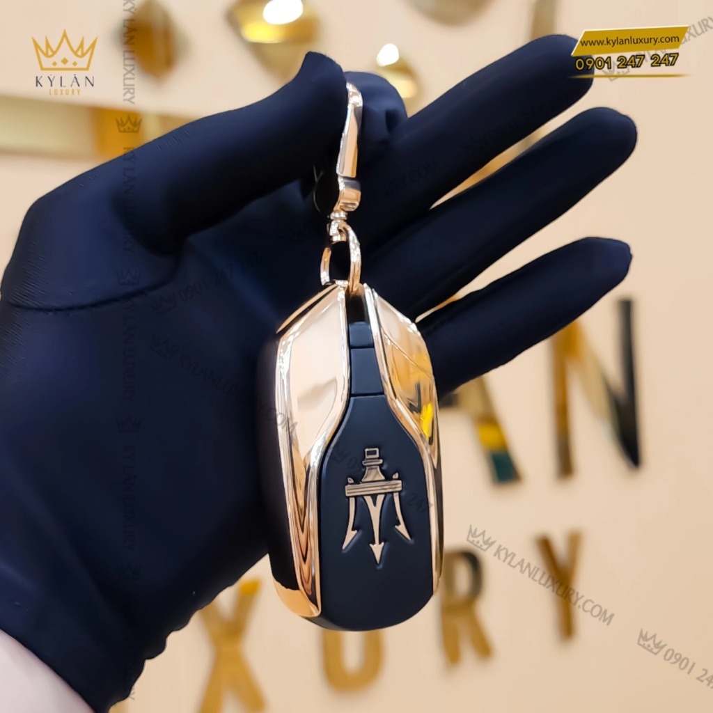 Chìa khóa xe Maserati vàng nguyên khối Au750