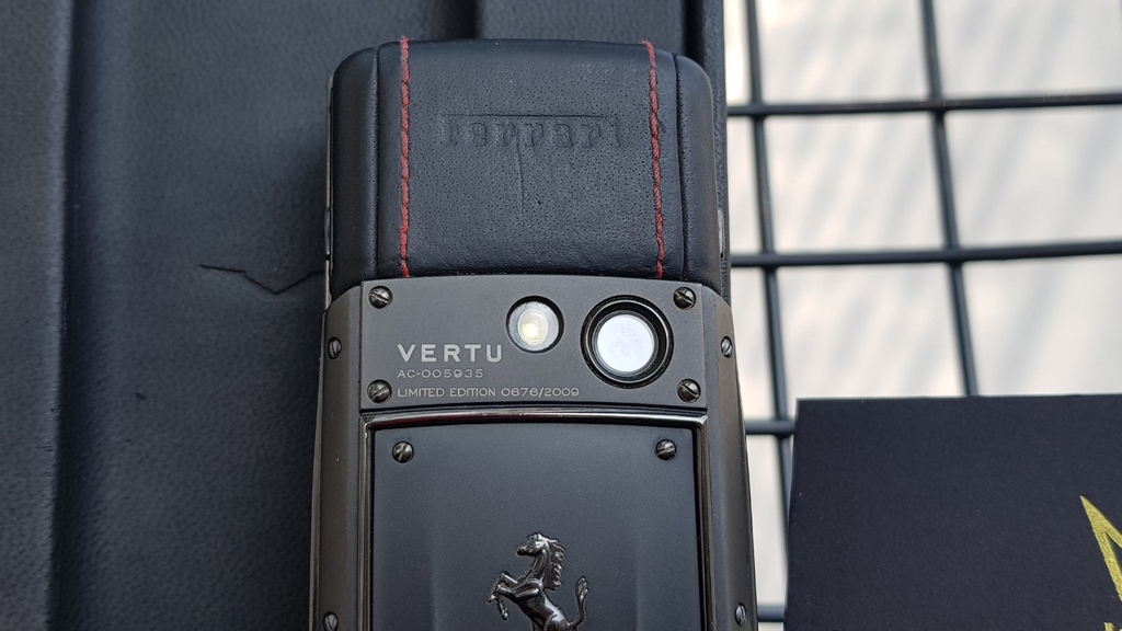 Vertu ferrari китайский