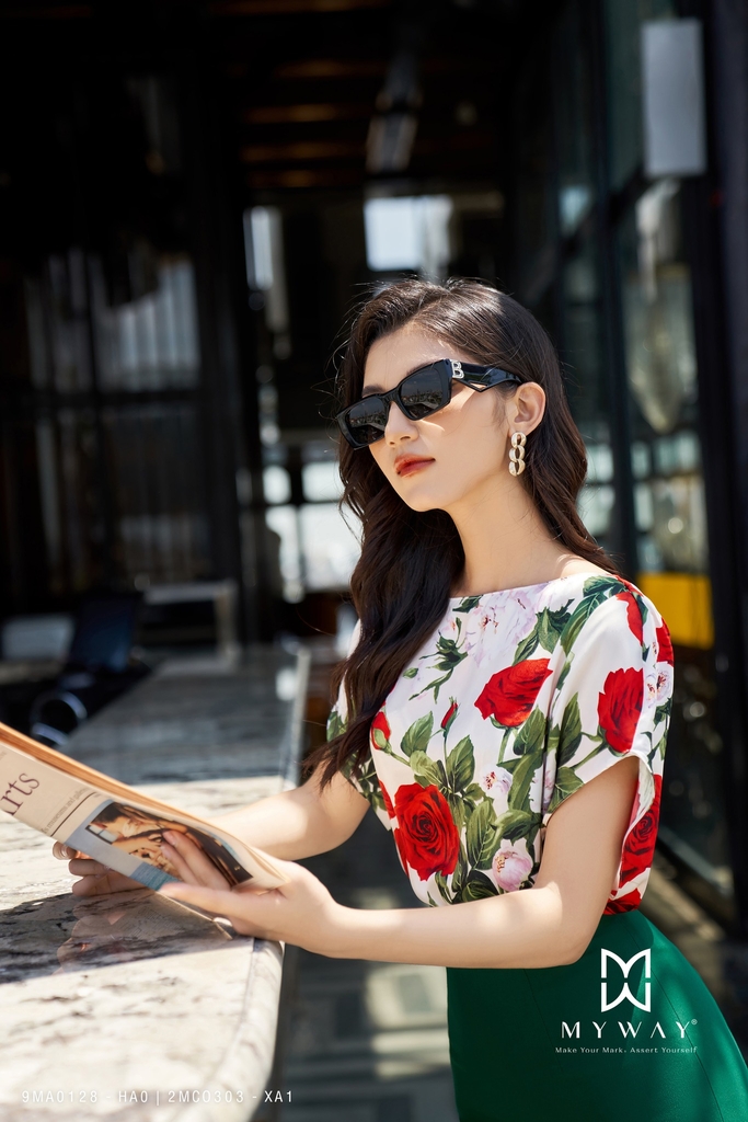 Sao Hàn phối đồ với chân váy ngắn siêu xinh nàng diện theo là trông cao  ráo lại trẻ trung  Báo Phụ Nữ Việt Nam