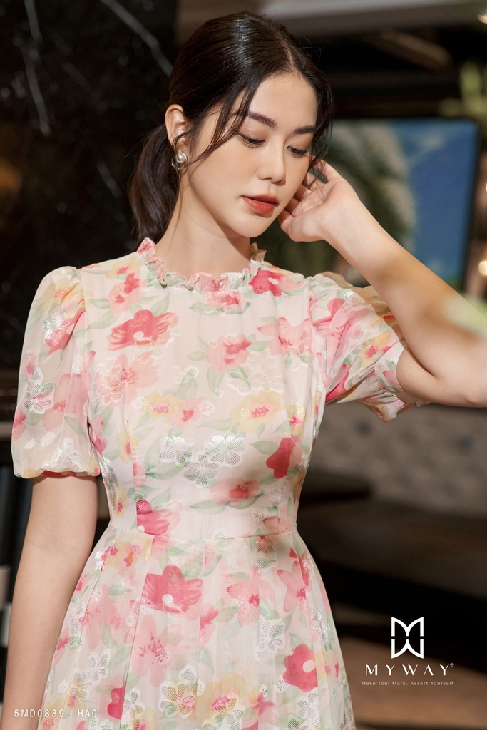 Gợi ý những mẫu váy bánh bèo dễ thương cho nàng công sở | IVY moda