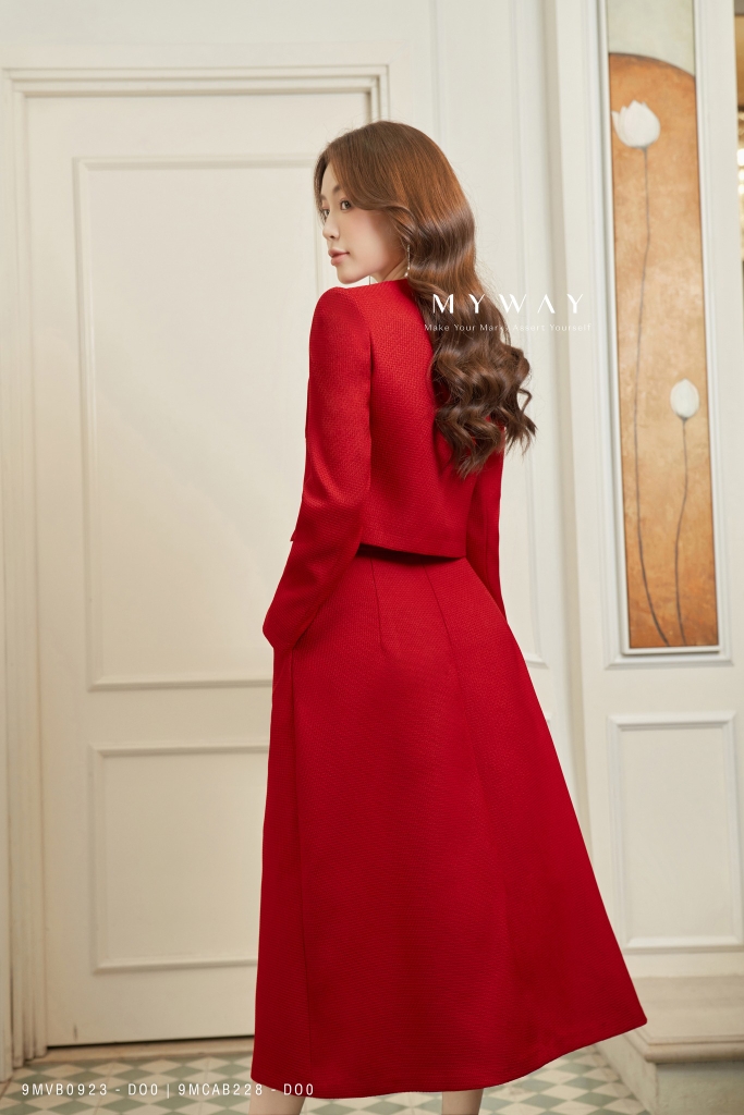🧺 Set 4 : Áo đỏ tay bồng, chất xô dài 60cm ngực 110cm 🏷: 150k Chân váy đỏ  đô lưng chun, chất xô mềm dài ... | Instagram