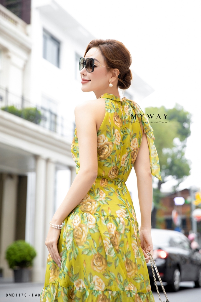 Váy cổ yếm khoét vai tay bồng TIINSTORE V0D824 | Shopee Việt Nam