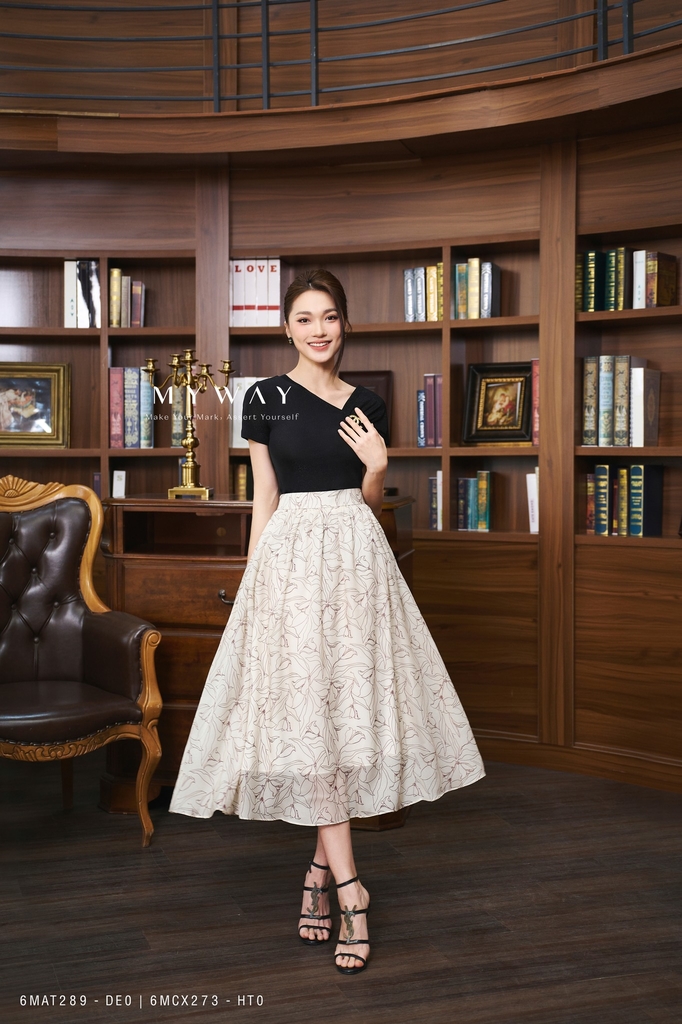 Chân váy xòe họa tiết hoa