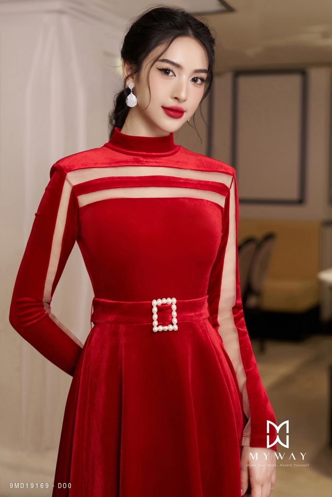 Váy cổ yếm đẹp mơ màng của người đẹp Việt