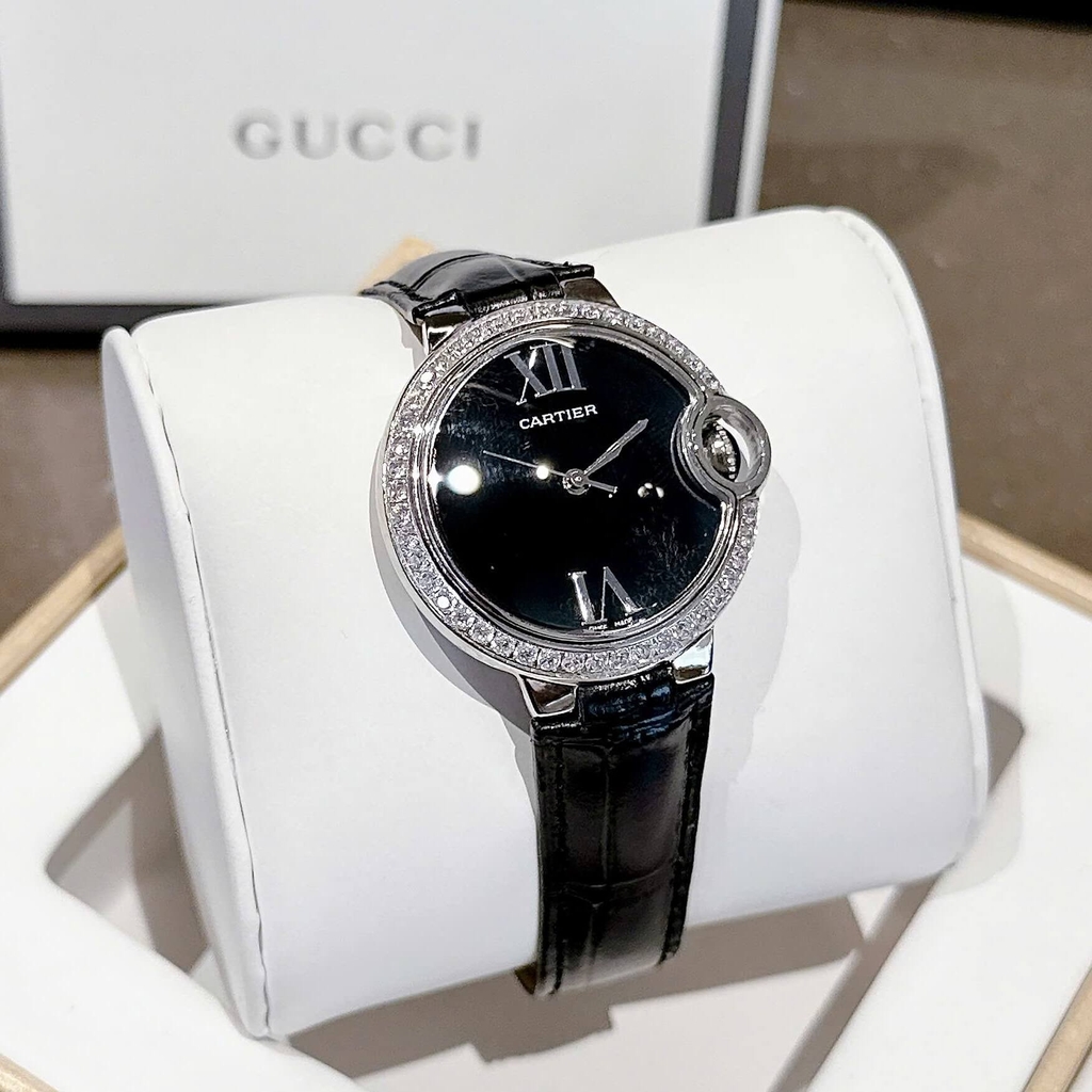 Đồng Hồ Nữ Cartier Dây Da Đen Mặt Đen Size 32mm Viền Đá Quartz Japan
