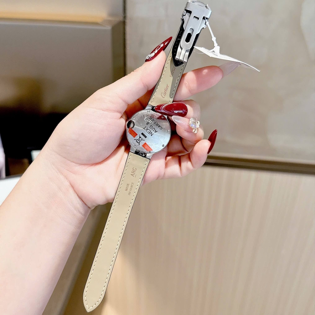 Đồng Hồ Nữ Cartier Dây Da Đen Mặt Đen Size 32mm Viền Đá Quartz Japan