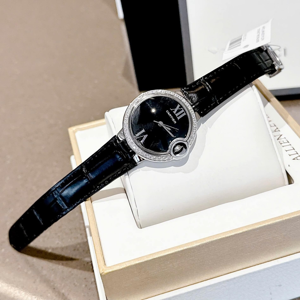 Đồng Hồ Nữ Cartier Dây Da Đen Mặt Đen Size 32mm Viền Đá Quartz Japan