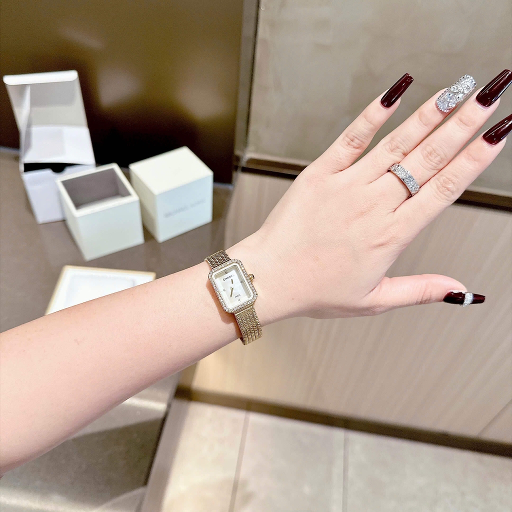 Đồng Hồ Nữ Chanel Dây Mesh Vàng Mặt 2 Kim Size Nhỏ 20x26mm Quartz