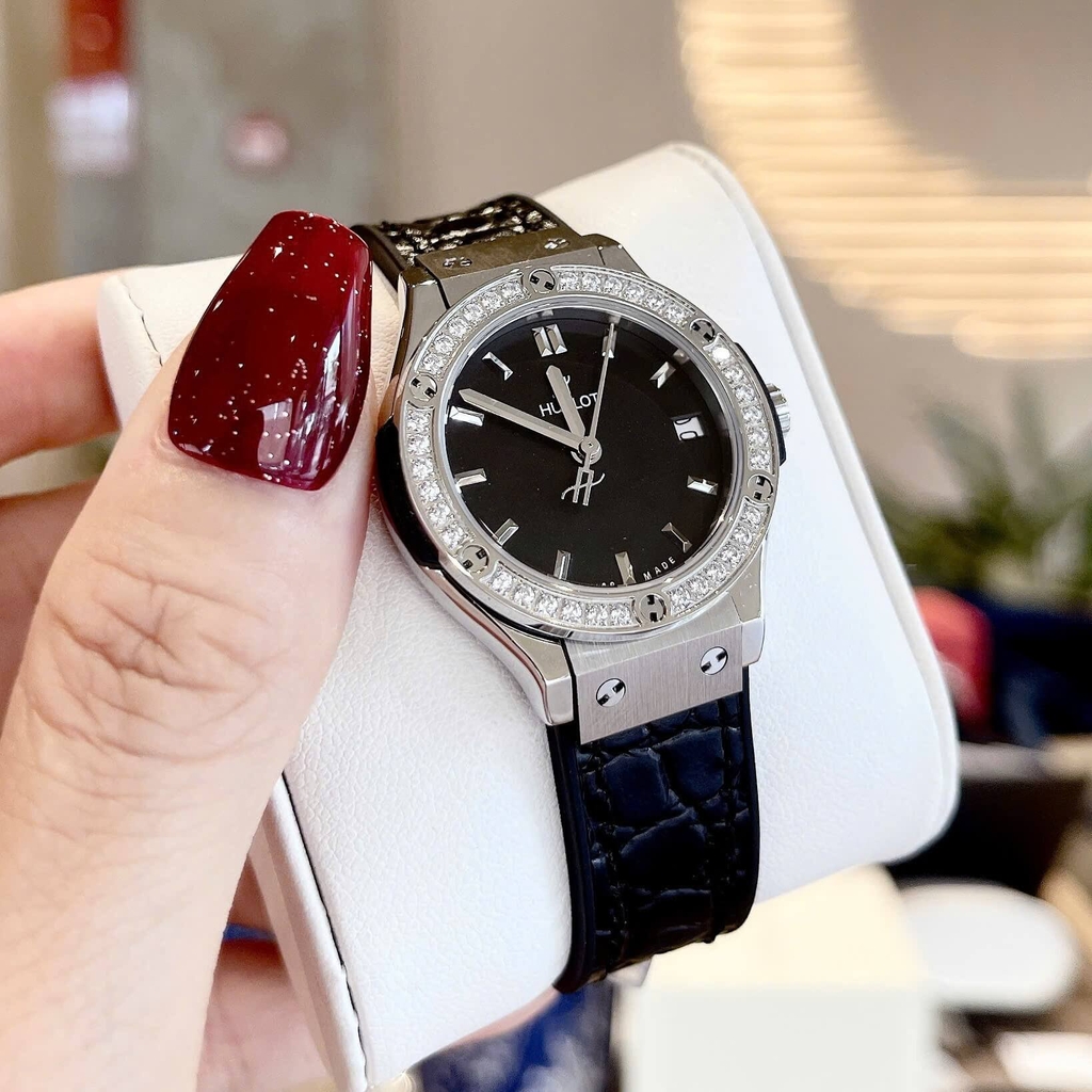 Đồng Hồ Nữ Hublot Classic Fusion Dây Da Đen Vỏ Silver Viền Đá Size 30mm Quartz