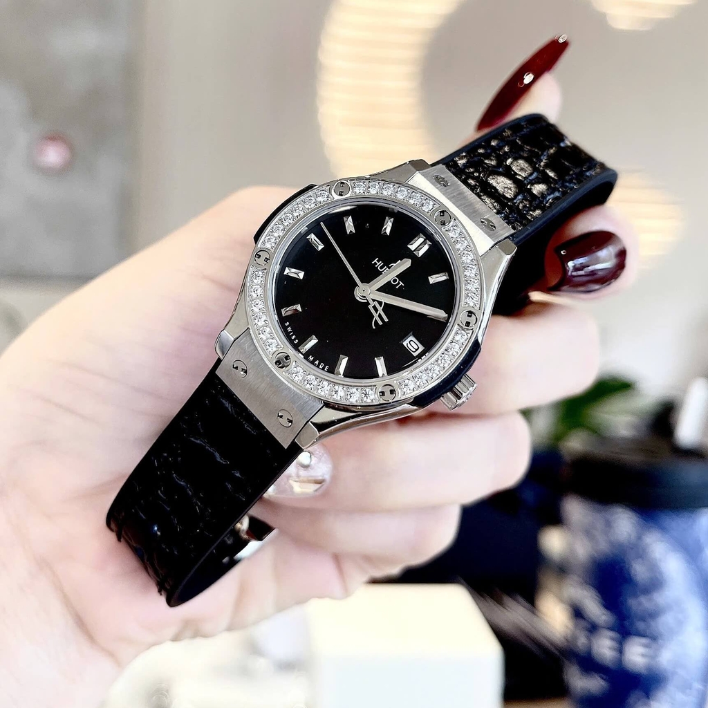 Đồng Hồ Nữ Hublot Classic Fusion Dây Da Đen Vỏ Silver Viền Đá Size 30mm Quartz