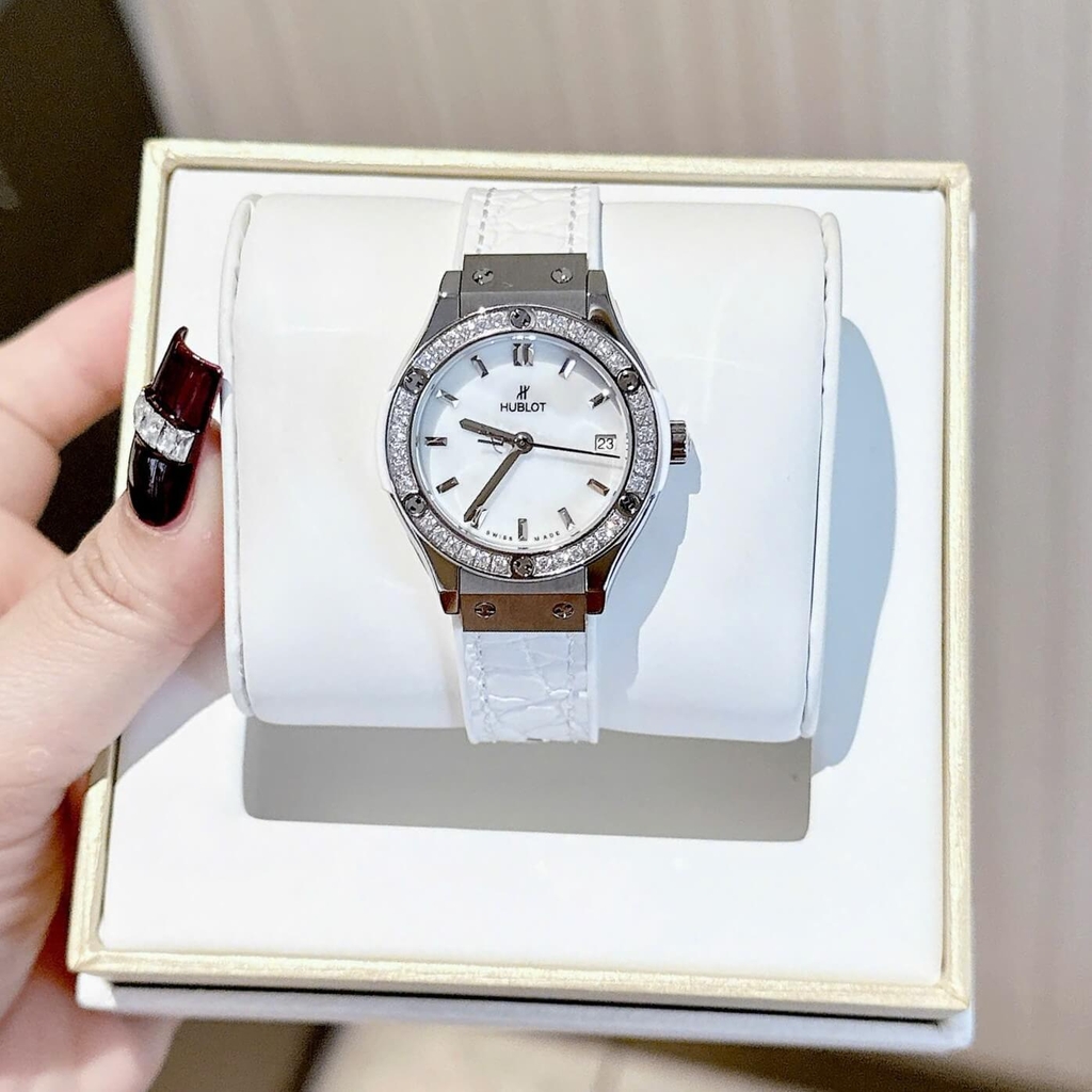 Đồng Hồ Nữ Hublot Classic Fusion Dây Da Trắng Mặt Xà Cừ Vỏ Silver Viền Đá Size 30mm Quartz