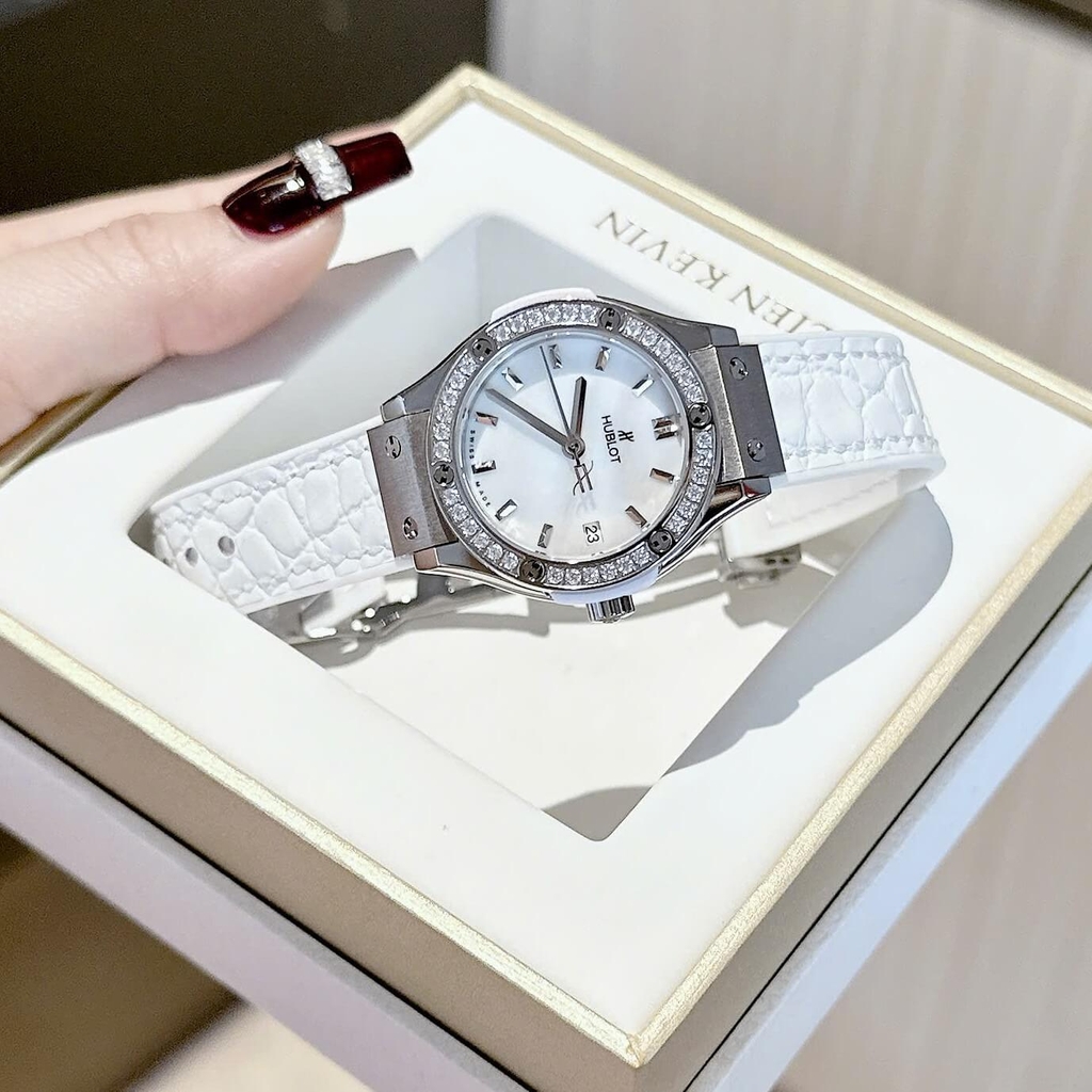 Đồng Hồ Nữ Hublot Classic Fusion Dây Da Trắng Mặt Xà Cừ Vỏ Silver Viền Đá Size 30mm Quartz
