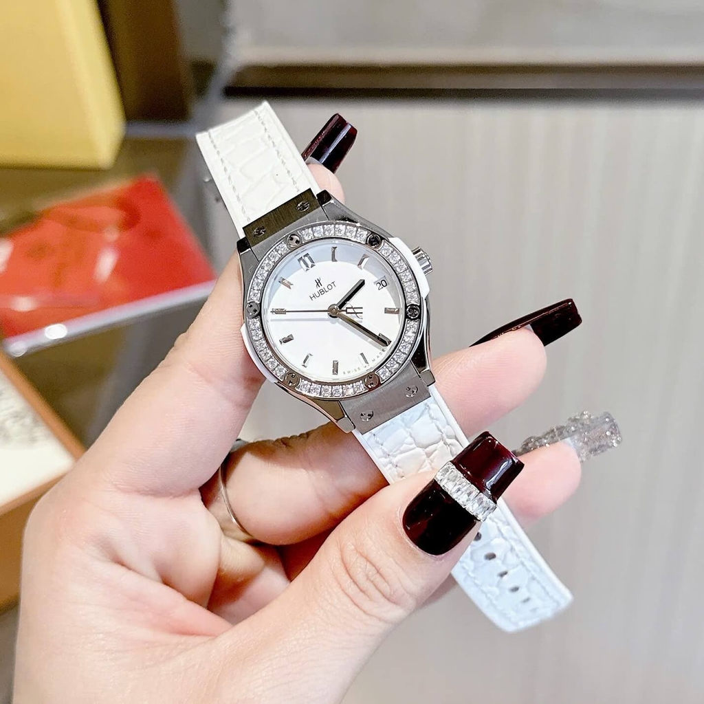 Đồng Hồ Nữ Hublot Classic Fusion Dây Da Trắng Mặt Xà Cừ Vỏ Silver Viền Đá Size 30mm Quartz