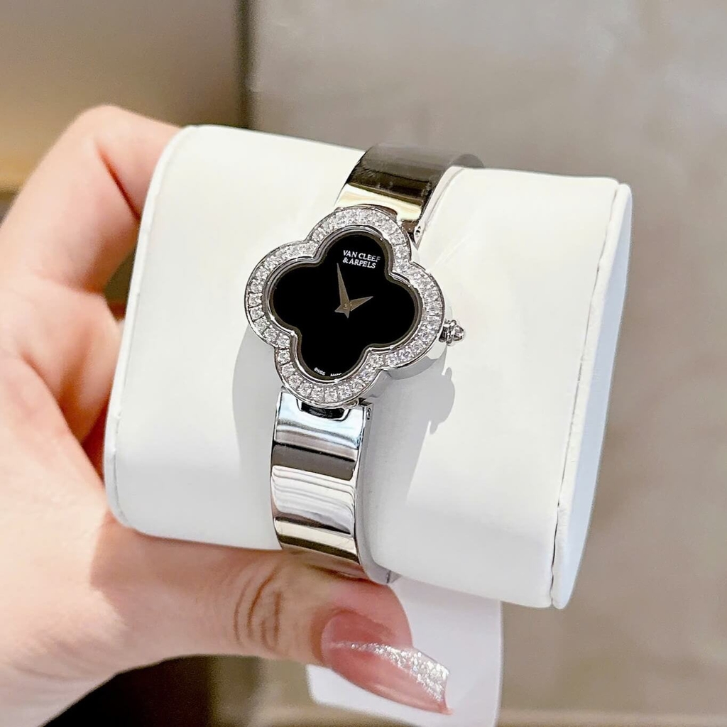 Đồng Hồ Van Cleef & Arpels Nữ Lắc Tay Cỏ 4 Lá Bạc Mặt Đen Size 28mm