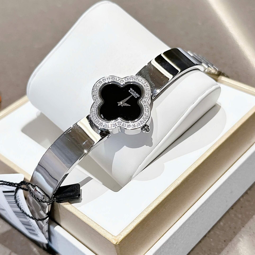 Đồng Hồ Van Cleef & Arpels Nữ Lắc Tay Cỏ 4 Lá Bạc Mặt Đen Size 28mm