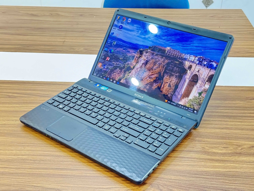 Sony Vaio VPCEH | Core i5-2450M | RAM 4GB | SSD 128GB | 15.6 HD