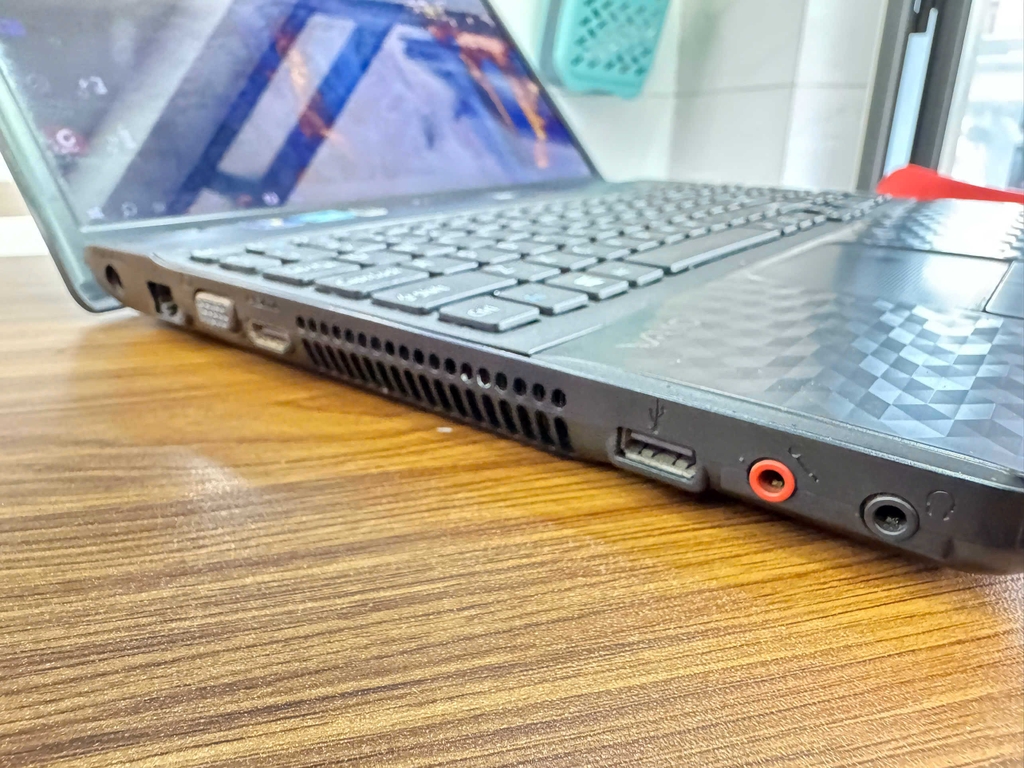 Sony Vaio VPCEH | Core i5-2450M | RAM 4GB | SSD 128GB | 15.6 HD