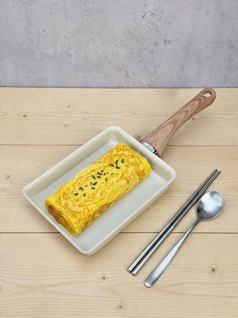 Chảo chiên trứng 
cuộn chống dính 
Ceramic Kakusee 
13x18cm