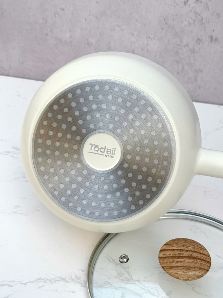 Chảo nhôm đúc sâu 
lòng chống dính 
Todaii - 18cm, nắp 
kính