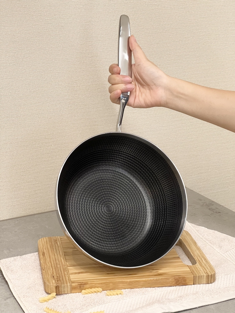 Chảo inox chống dính hoa văn nổi Tri-Ply đáy liền Kaiyo, size 20cm