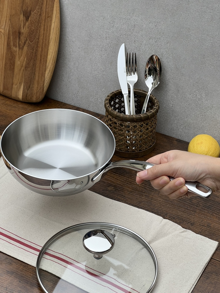 Chảo đúc Inox 3 lớp đáy liền sây lòng Tri-ply có vung kính Kaiyo, 24cm