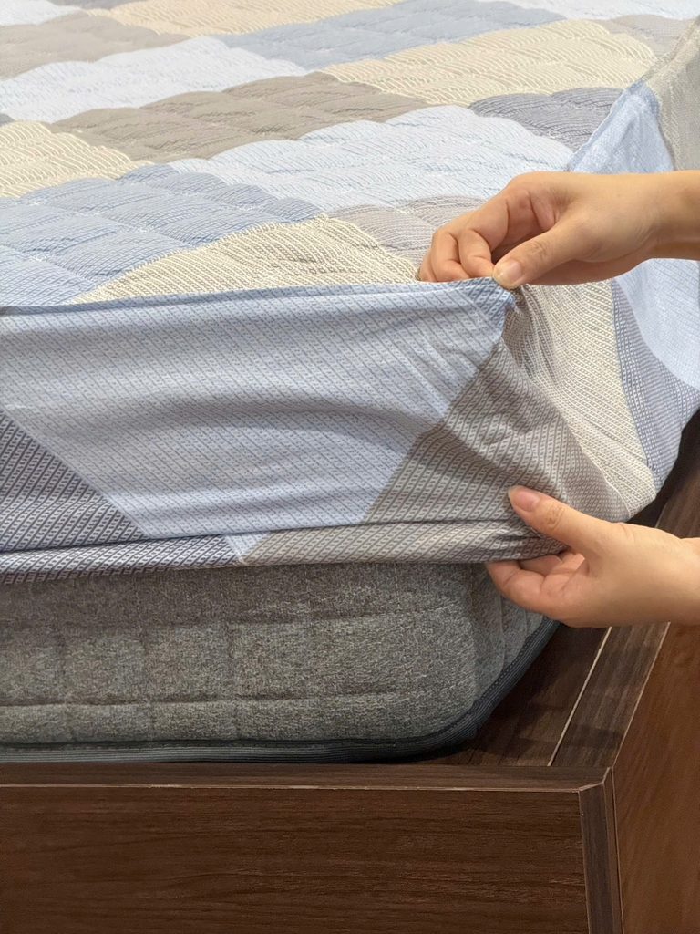 Bộ ga chần cotton 100% kèm 2 vỏ gối Kawa - size 1.8x2m, mẫu kẻ xanh