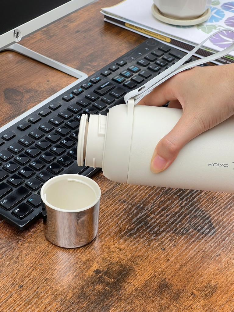 Bình giữ nhiệt 2 lớp inox Kaiyo màu be, dung tích 600ml