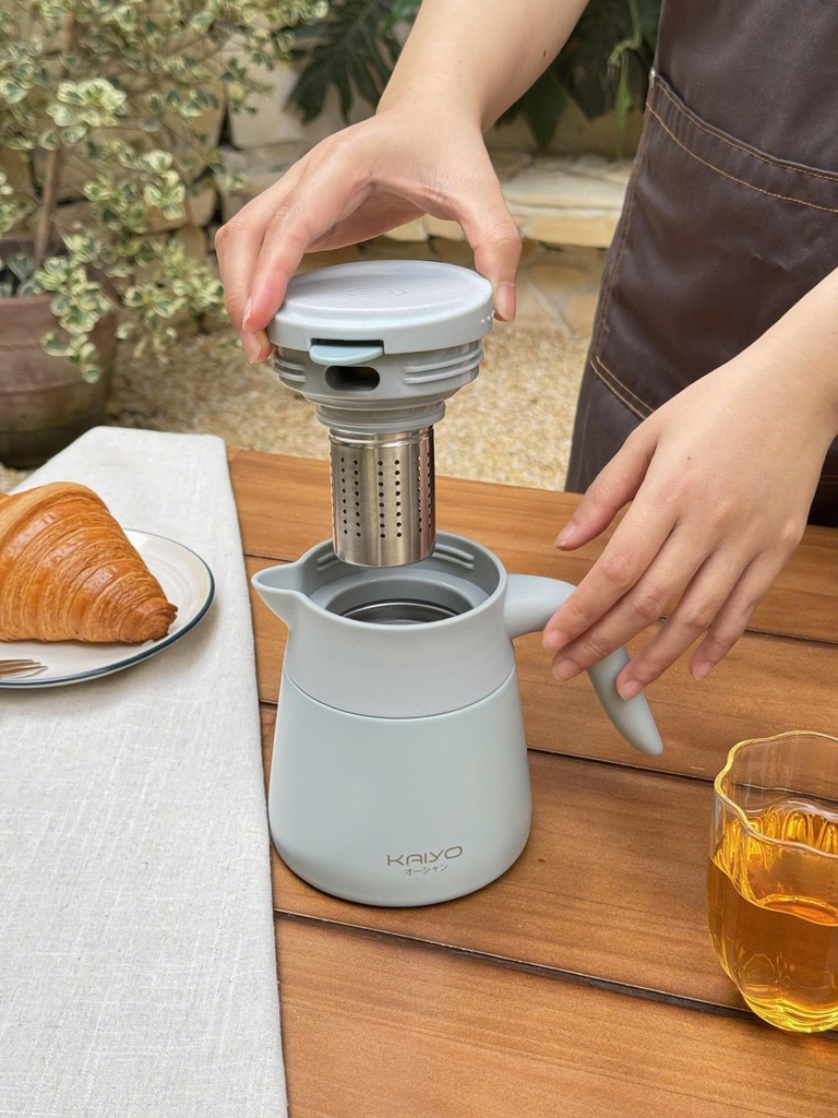 Bình giữ nhiệt 2 lớp có lõi lọc trà inox Kaiyo màu xanh, dung tích 500ml