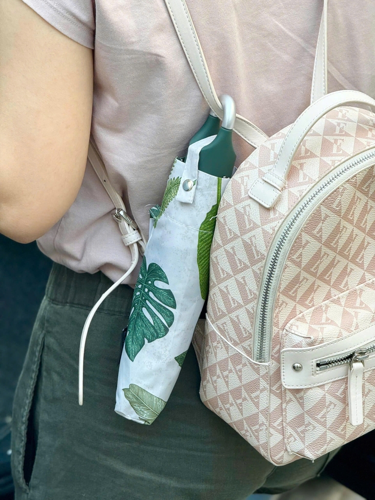 Ô gấp gọn siêu nhẹ có móc treo Kaiyo, hoạ tiết lá colorful leaf ( lá to )