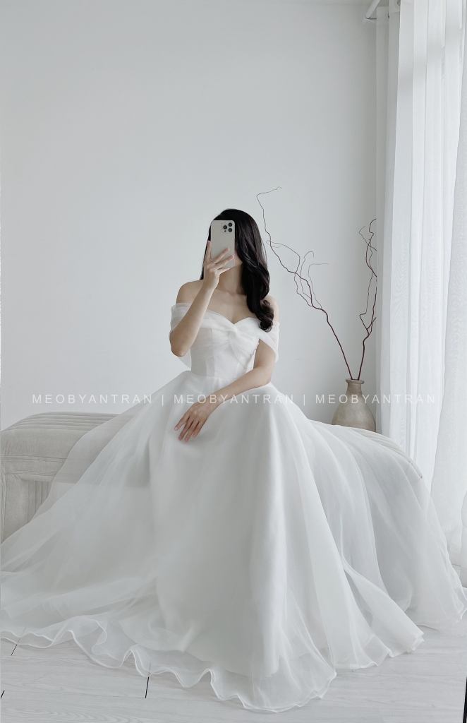 Áo cưới màu trắng tay dài tùng kim tuyến nổi - VC51 - NiNiStore 2024