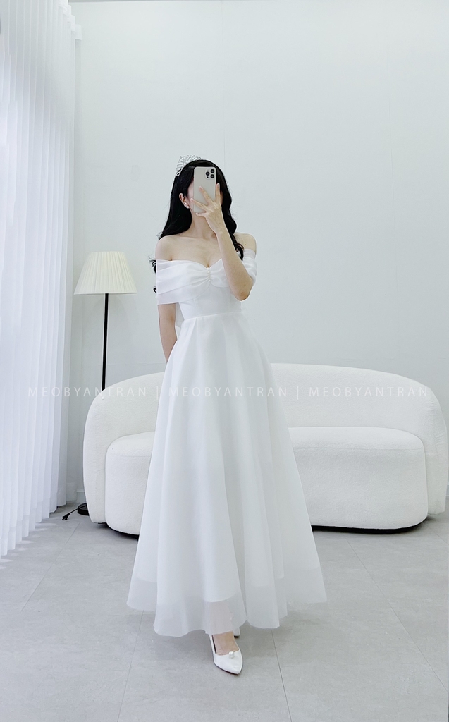 Cách chọn váy cưới đẹp cho cô dâu bầu 2023  Nicole Bridal