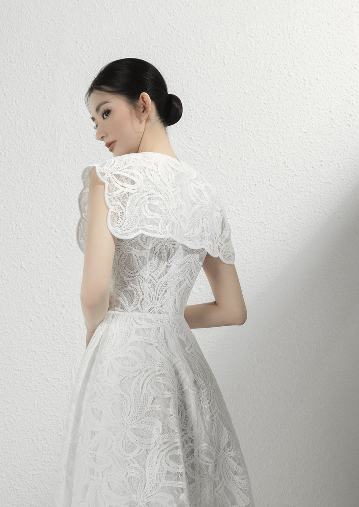 Đầm ren trể vai phối sọc trắng đen - Hàng đẹp với giá tốt nhất