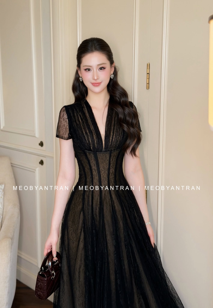 Đầm ren đen dự tiệc