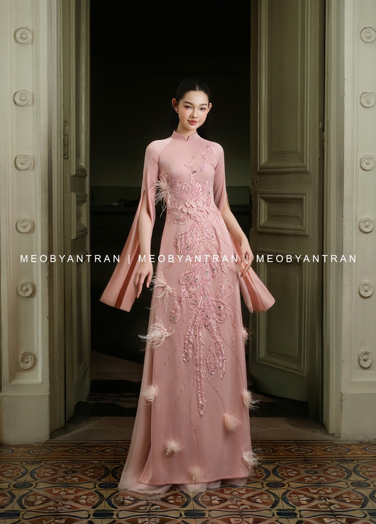 Áo dài cưới công phượng