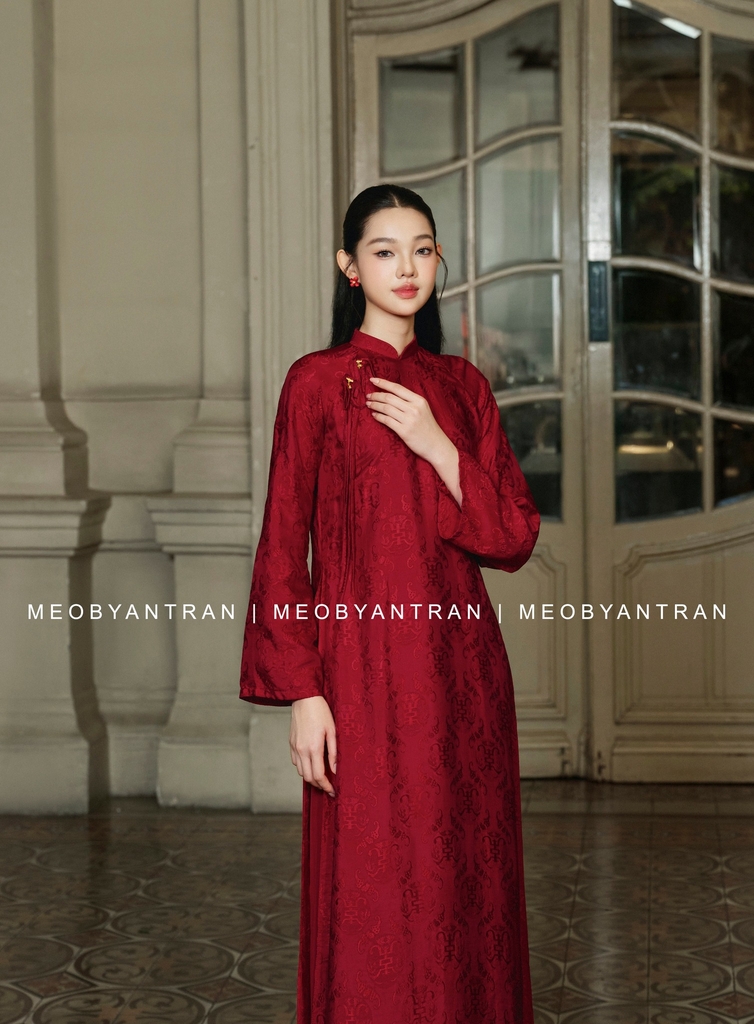 Áo dài gấm dáng suông