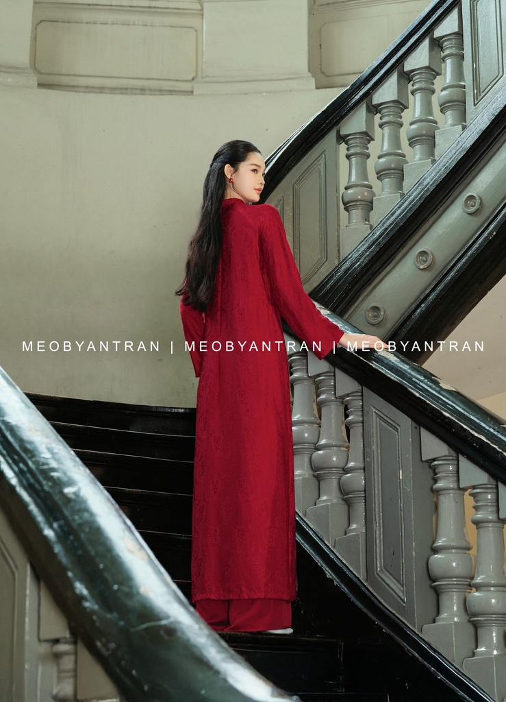 Áo dài gấm dáng suông