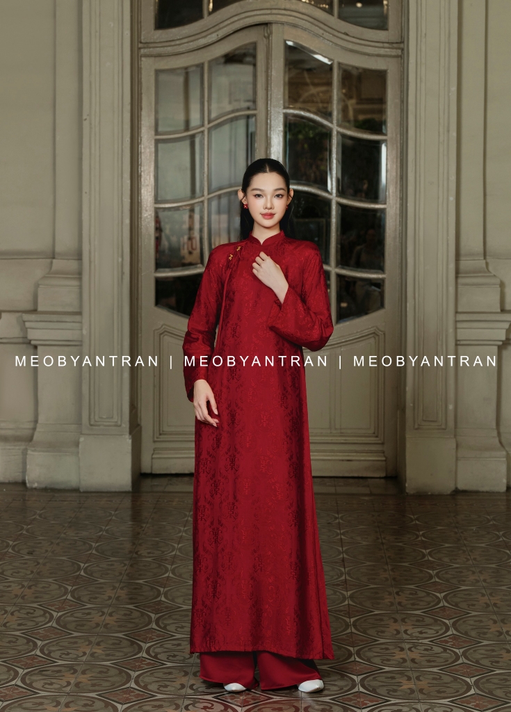 Áo dài gấm dáng suông