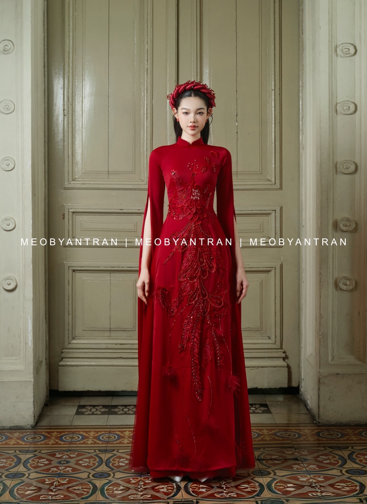 Áo dài thêu công phượng