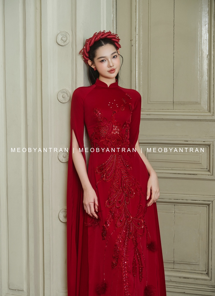 Áo dài thêu công phượng