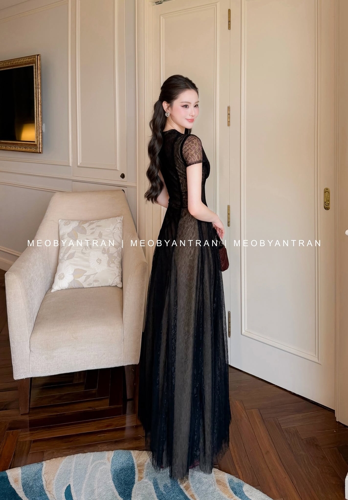 Đầm ren đen dự tiệc