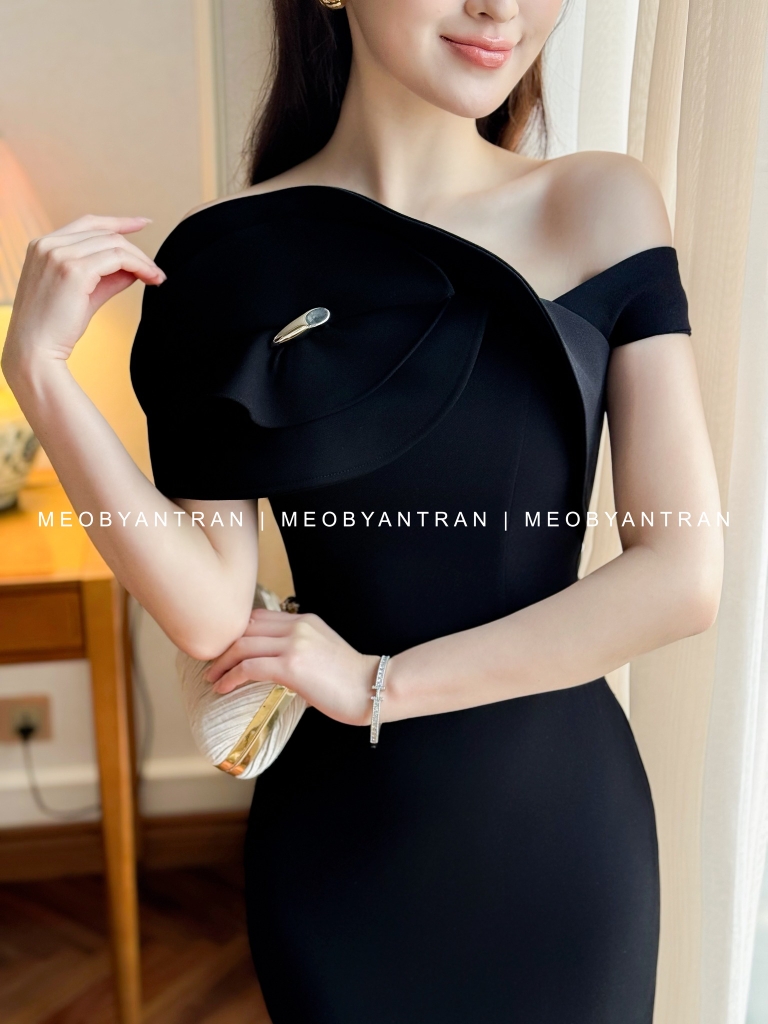 Đầm đen dự tiệc dáng dài 