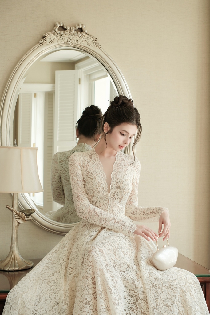 Đầm ren cao cấp tay dài