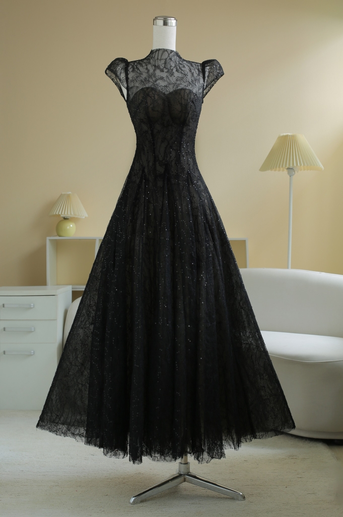 Đầm ren dự tiệc dáng dài 