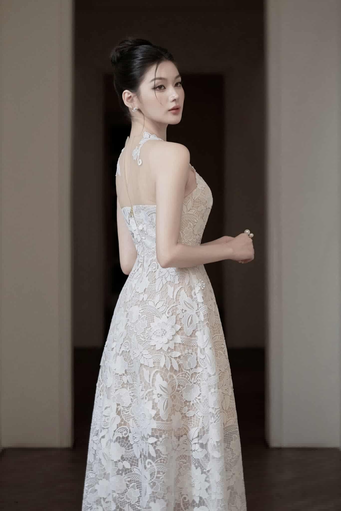 Đầm ren trắng dự tiệc