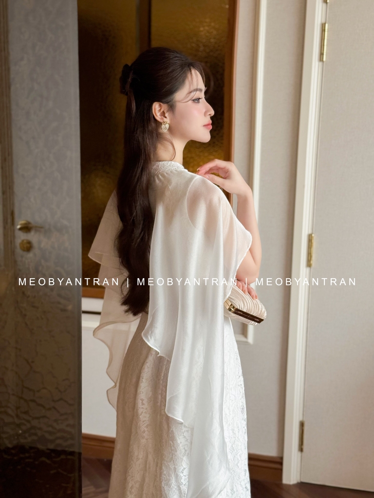 Đầm ren trắng dự tiệc cưới