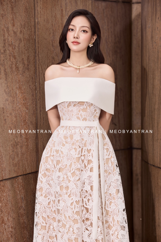 Đầm ren trắng trễ vai