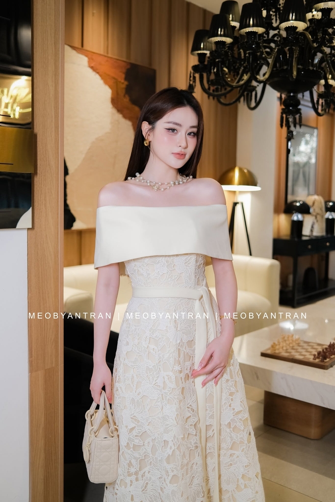 Đầm ren trắng trễ vai