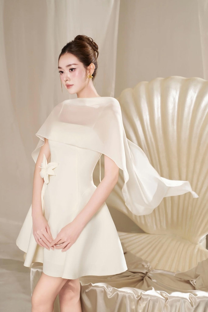 Đầm thiết kế dáng ngắn trên gối