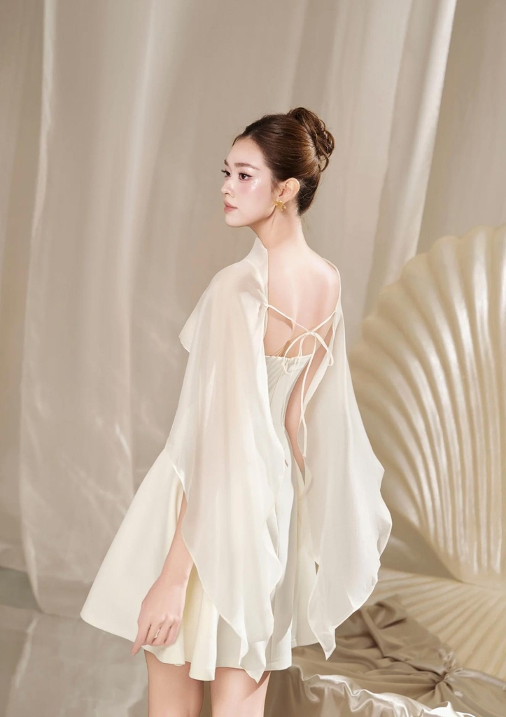 Đầm thiết kế dáng ngắn trên gối